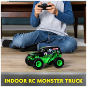 Monster Jam Official Grave Digger Remote Control Monster Truck, 1:24 Scale, 2.4 GHz, for Ages 4 and Up